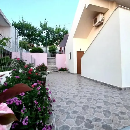 Zeka Apartment *